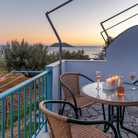 Secret Summer Retreats - Fully Equipped Getaways شقة